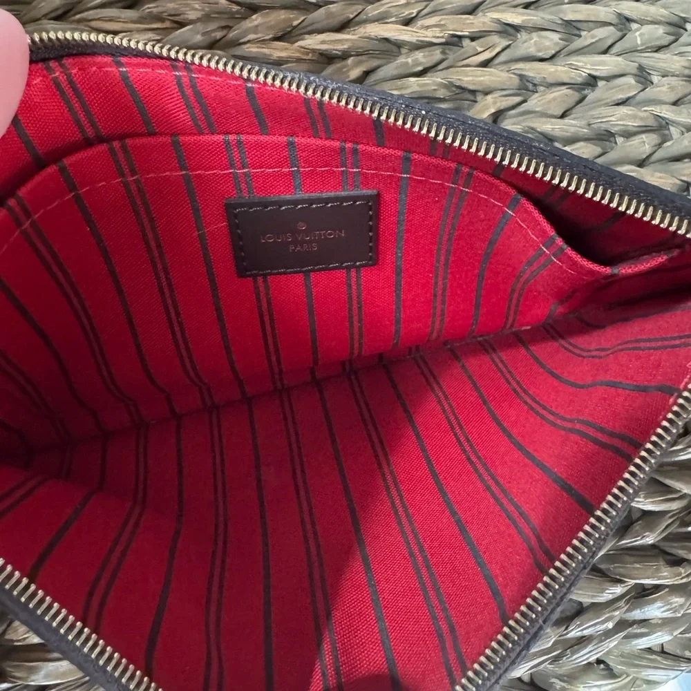 LV Zip pouch - Picture 12 of 17